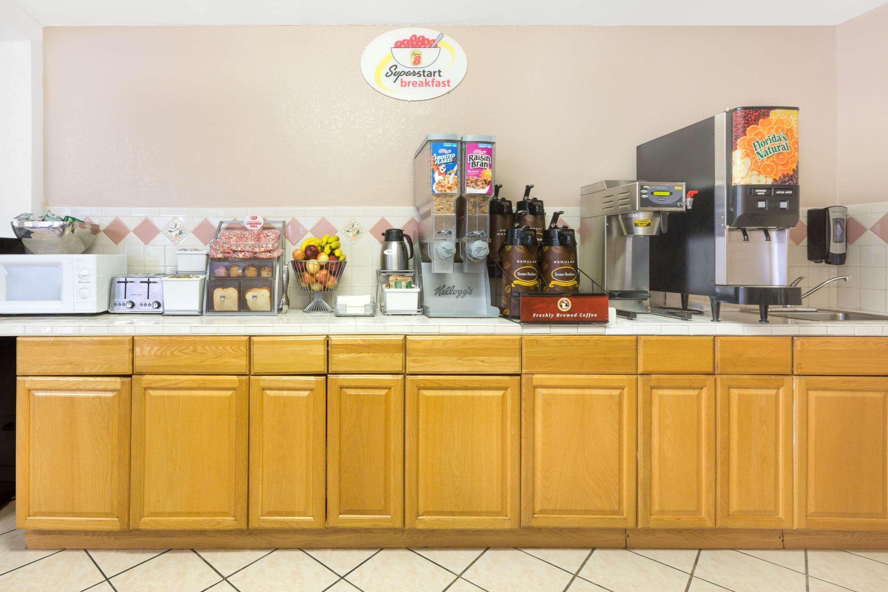 Super 8 By Wyndham Lake Havasu City Eksteriør billede