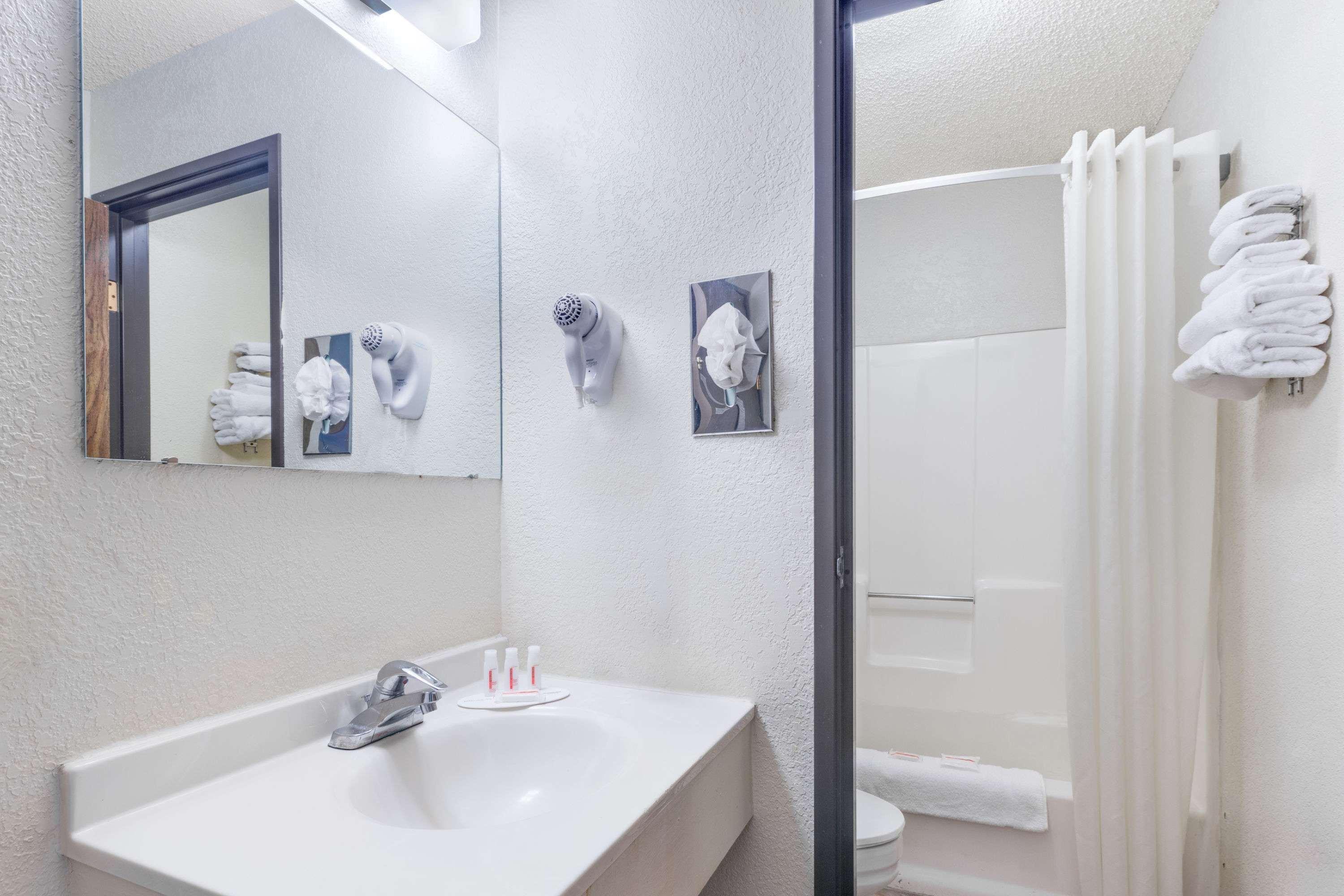 Super 8 By Wyndham Lake Havasu City Eksteriør billede