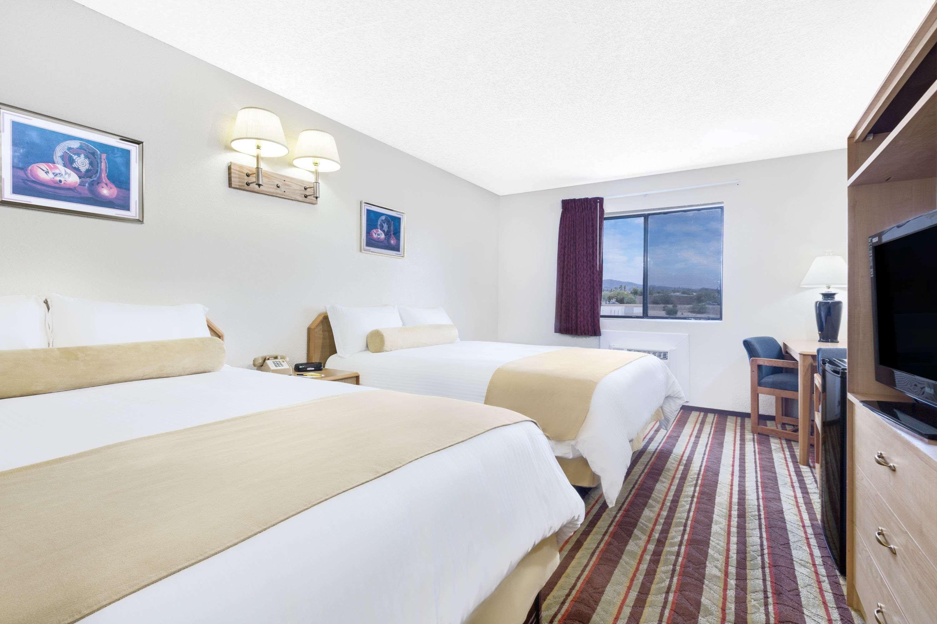 Super 8 By Wyndham Lake Havasu City Eksteriør billede