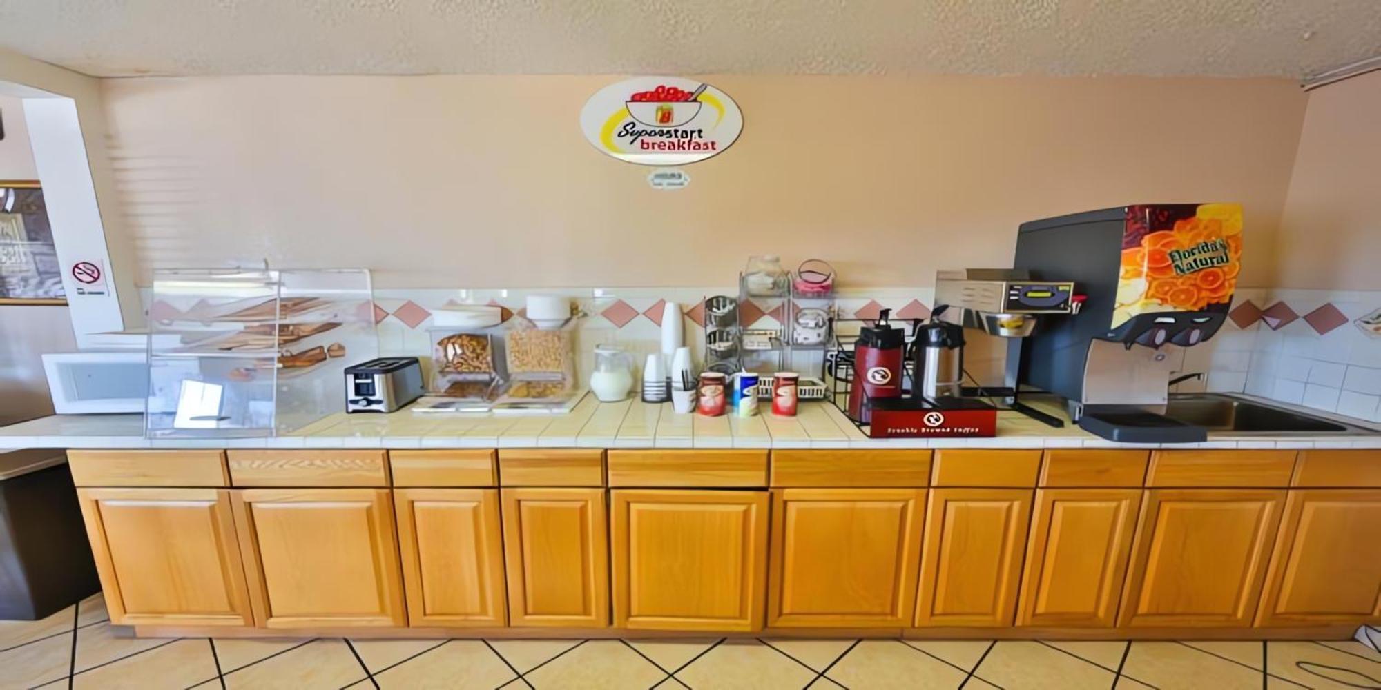 Super 8 By Wyndham Lake Havasu City Eksteriør billede