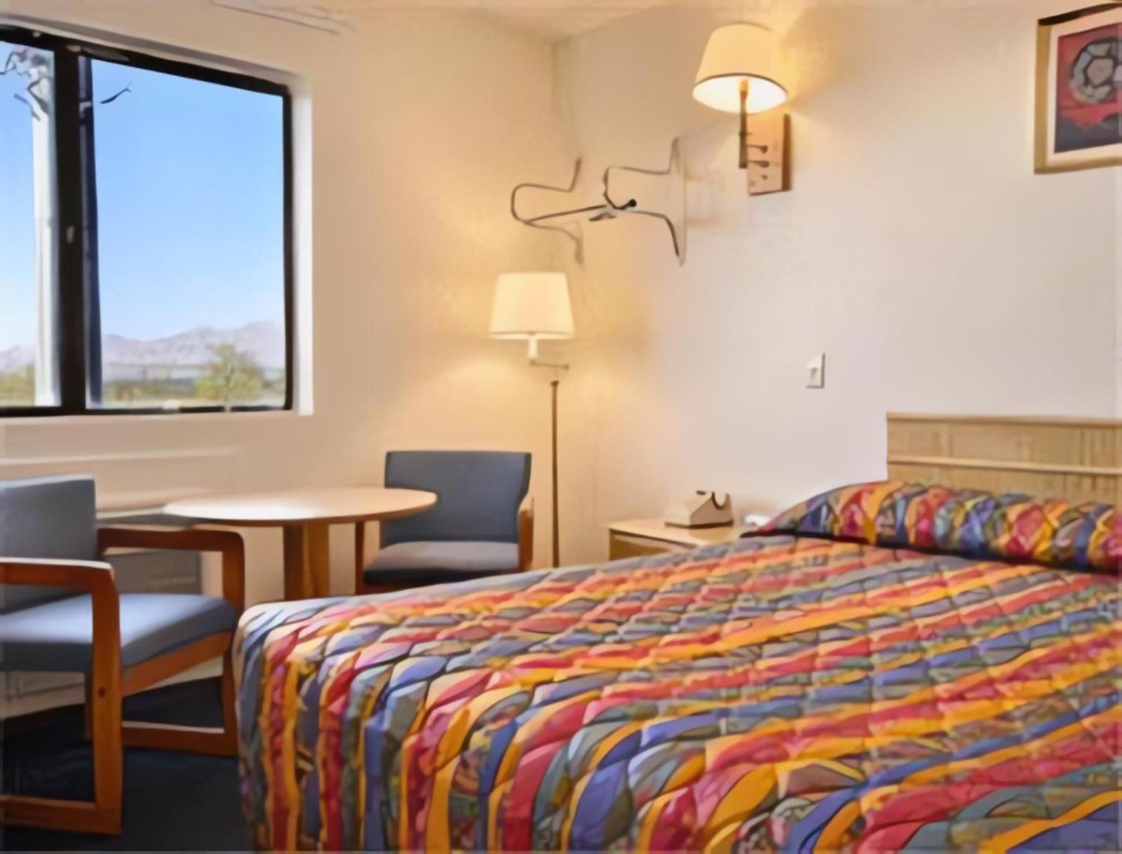 Super 8 By Wyndham Lake Havasu City Eksteriør billede