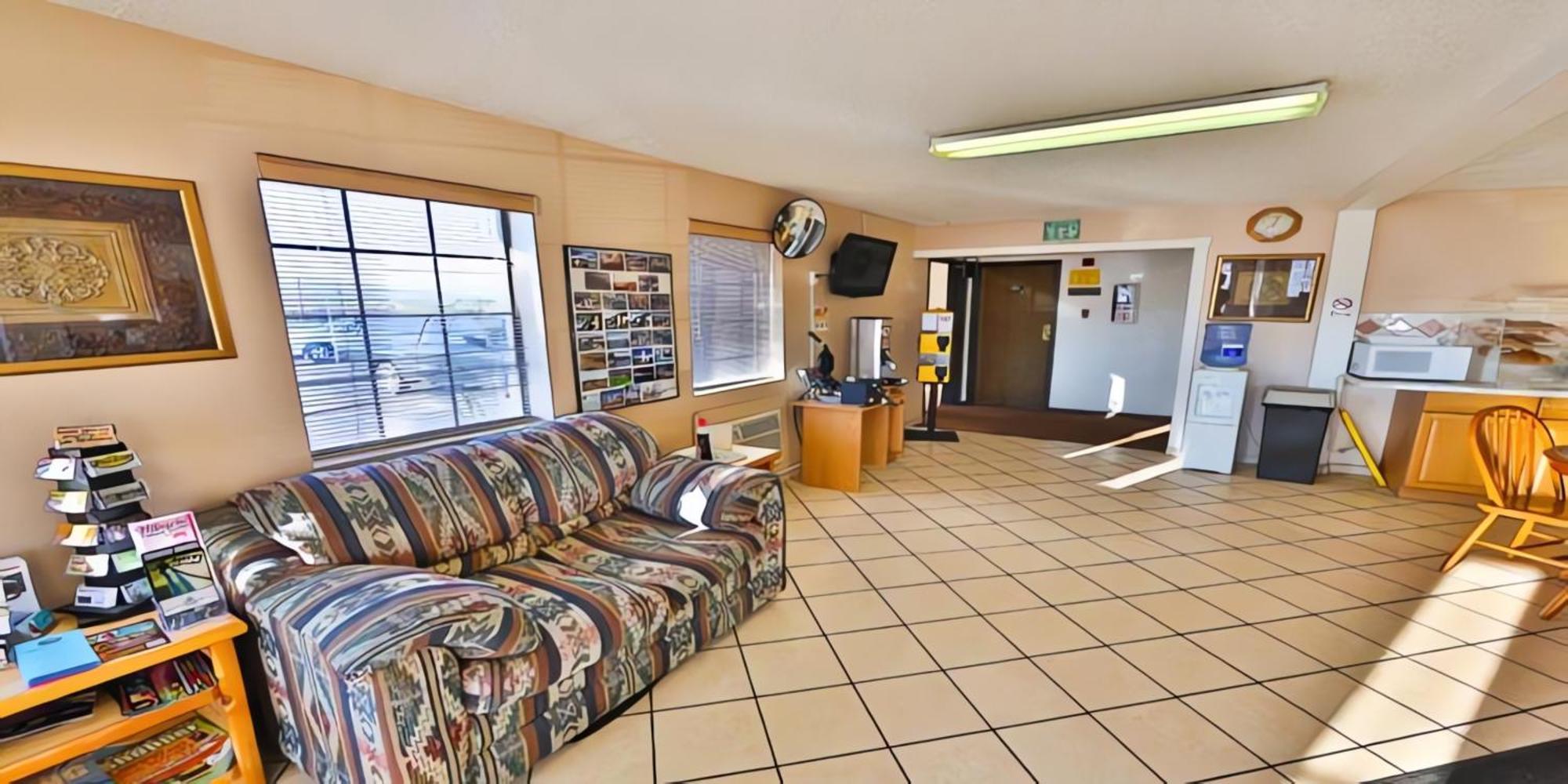 Super 8 By Wyndham Lake Havasu City Eksteriør billede